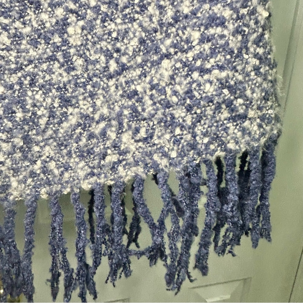 Do Everything In Love Chunky Knit Blue & White Long Line Fringe Scarf w/ Pockets - Picture 3 of 7